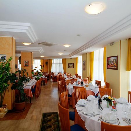 Grand Eurhotel Монтезільвано Екстер'єр фото