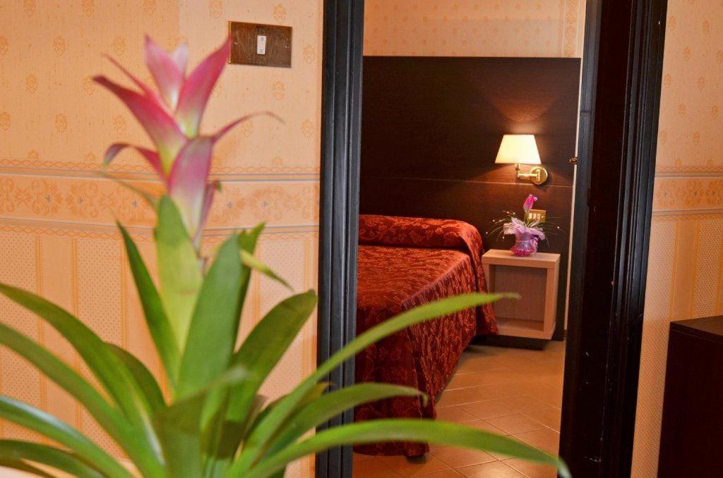 Grand Eurhotel Монтезільвано Екстер'єр фото